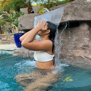 Meet your Posher, Nicona